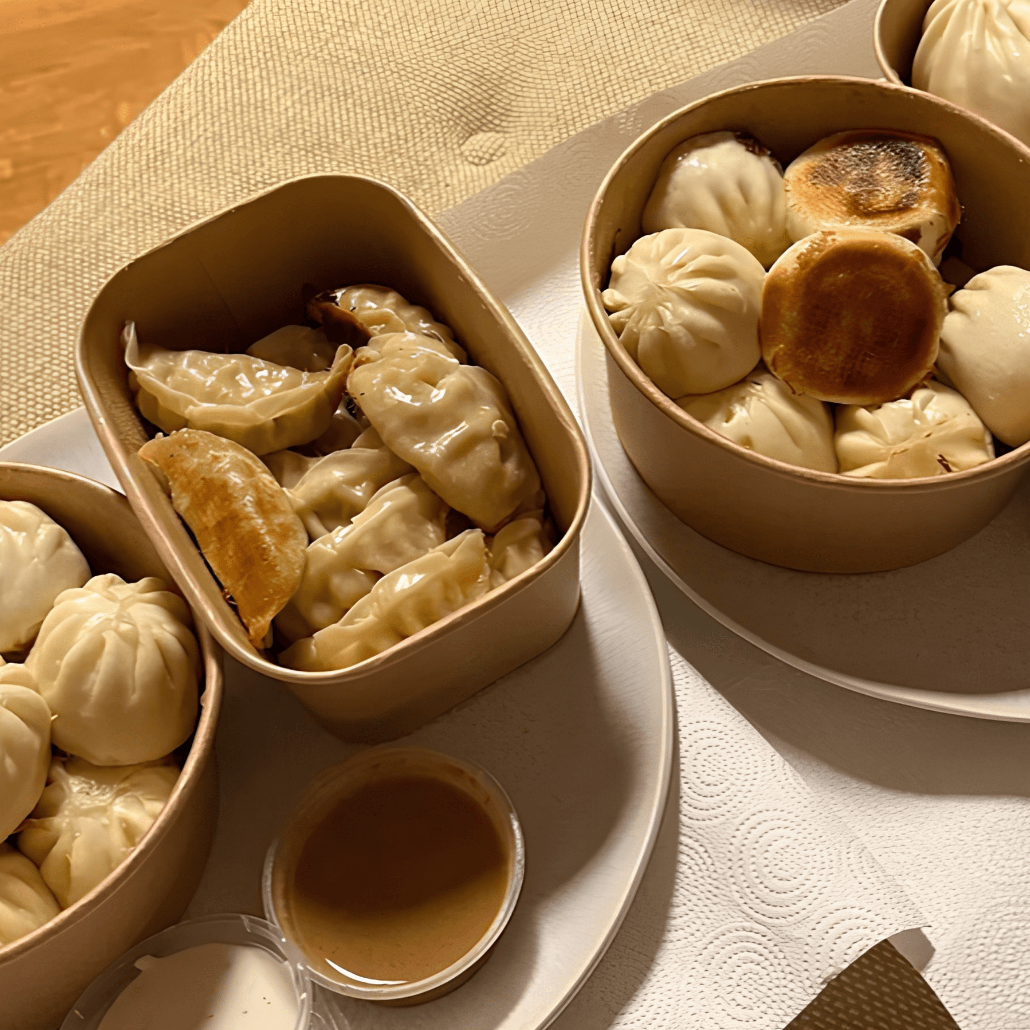 Frische Bao Buns mit Braised Pork Belly Füllung
